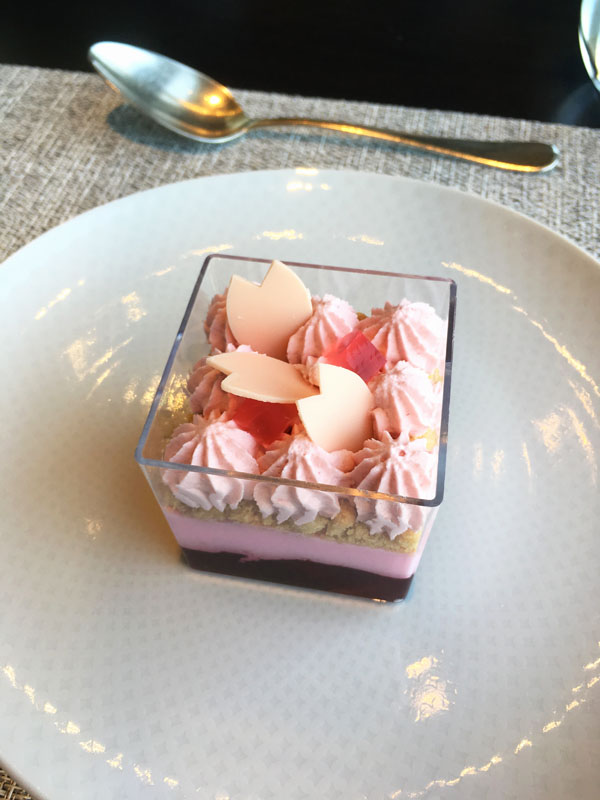 ケーキ　桜チェリー